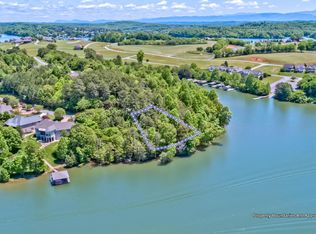 390 Marsh Hawk Dr, Vonore, TN 37885