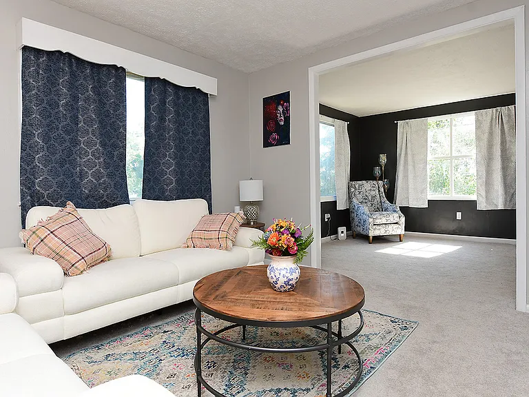 9635 Maple St — Photo 3