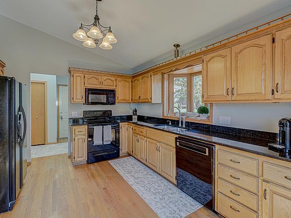 5th image of 14321 Everest Ave