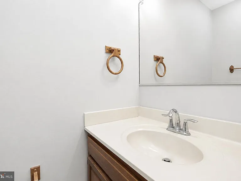 24 Bertram Blvd — Photo 7