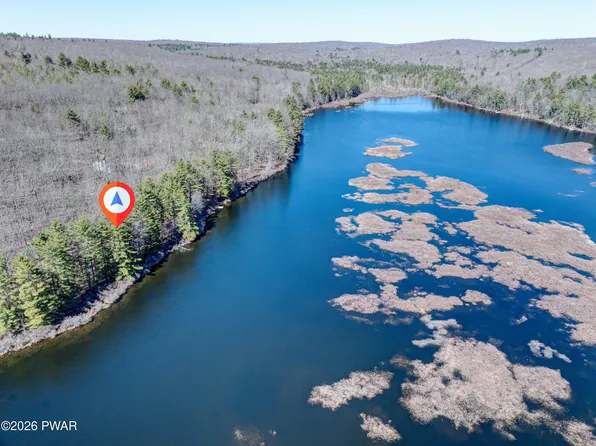 727 Tinkwig Dr, Hawley, PA 18428