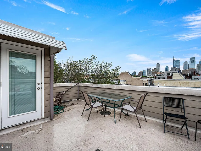 1014 S Bouvier St — Photo 22