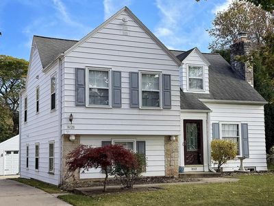 8028 North Regent ROAD, Fox Pt, WI, 53217