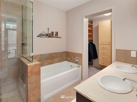 4th image of 1000 1st Ave Unit 2204