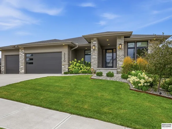 3930 S 213th Ave, Elkhorn, NE 68022