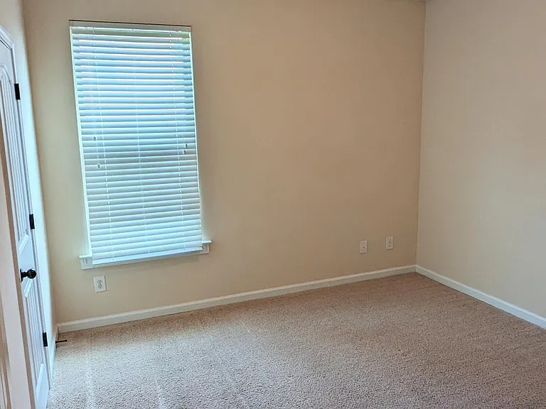718 Erika Ln — Photo 16