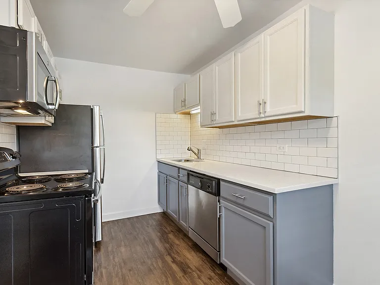 The Hinsdale — Photo 20