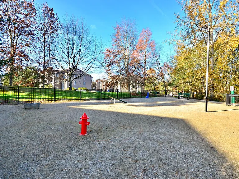 Bay Court at Harbour Pointe — Photo 11