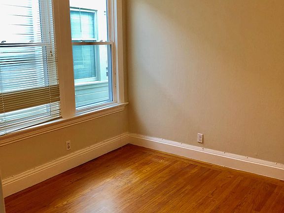 3rd image of 615 Cole St APT 15