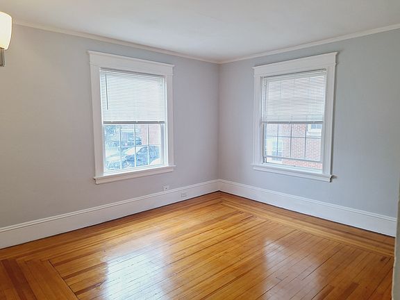 5th image of 215 Waterman St APT 7