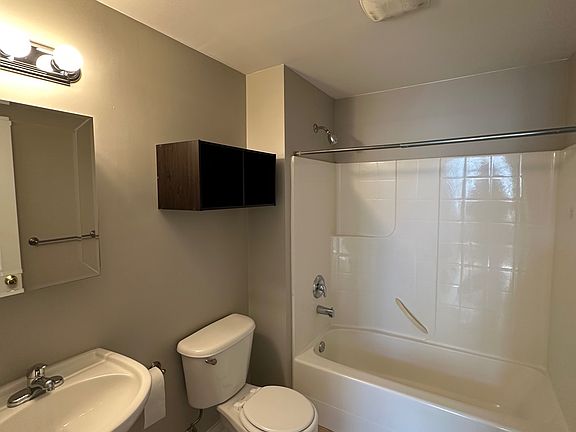 3rd image of 1012 W Railroad Ave APT 102