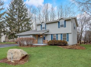 510 Fox Knoll Ct, Waterford, WI 53185