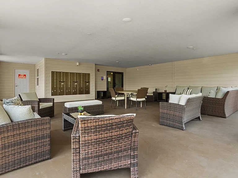 Spanish Moss Eco Apartments — Photo 10