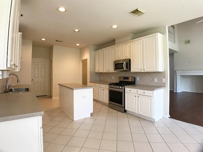6323 Sunset Cove Ln — Photo 10