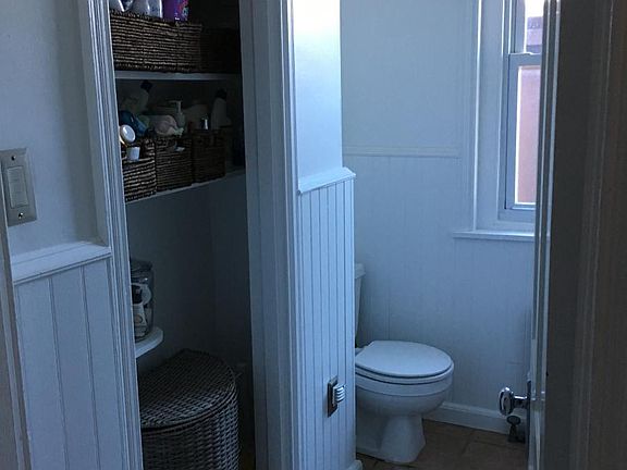 Hall Full Bath w claw foot tub