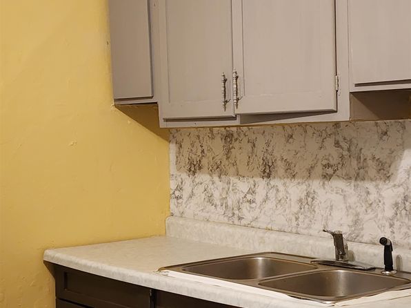 fort-wayne-indiana-445010387 picture