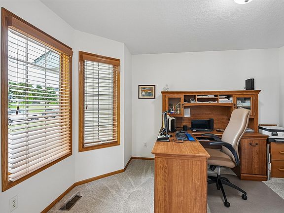5th image of 3106 E Spring St