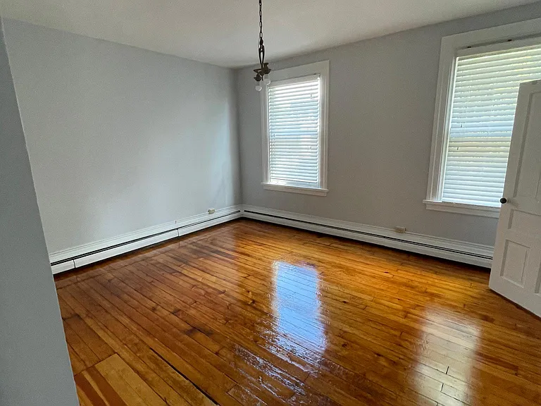 327 Thorn St #4 — Photo 7