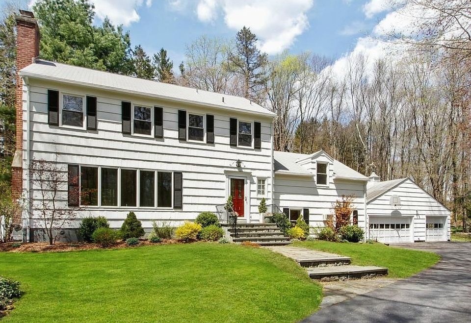 Updated throughout, 3 Bedrooms lives like 5