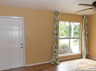 6647 Spring Hollow Dr, San Antonio, TX 78249