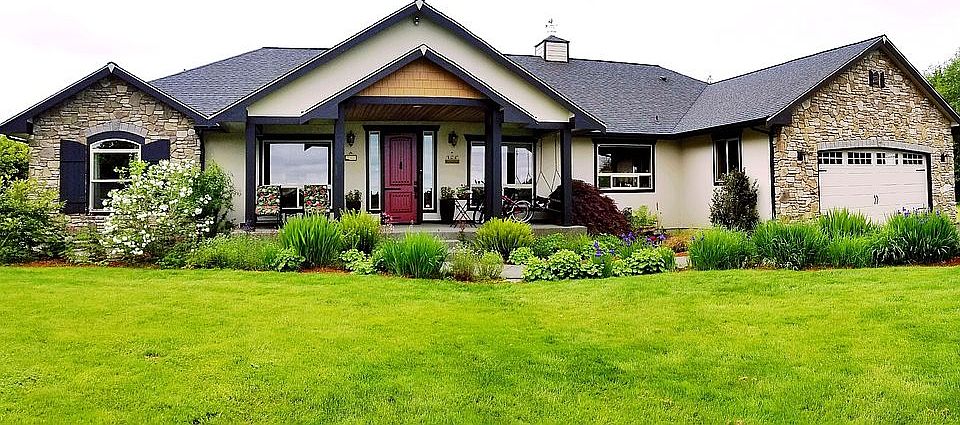 Tuscan theme with stone 