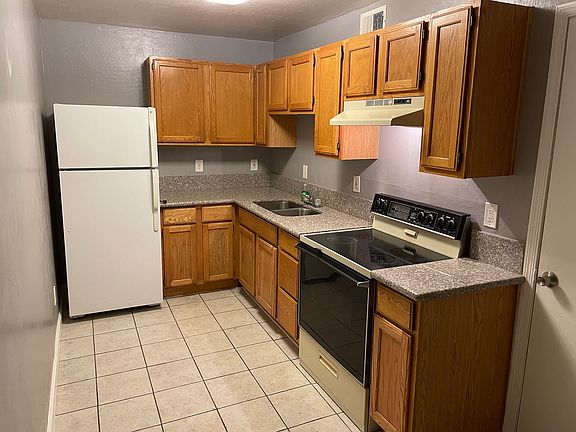 3rd image of 602 E Townley Ave #106