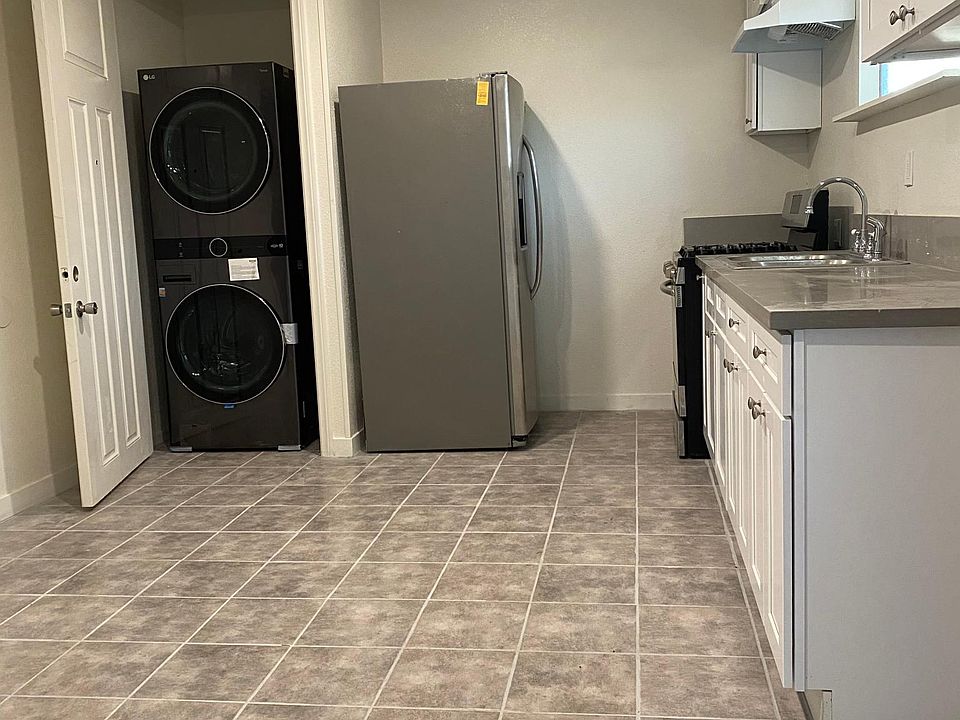 1st image of 1035 W 48th St