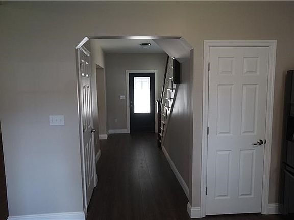 4th image of 125 W Brady St