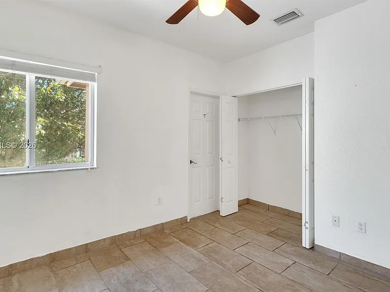 1916 SE 23rd Ave #1916 — Photo 37