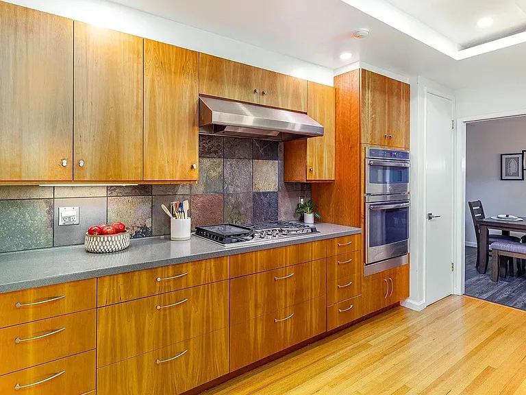 7684 Surrey Ln — Photo 6