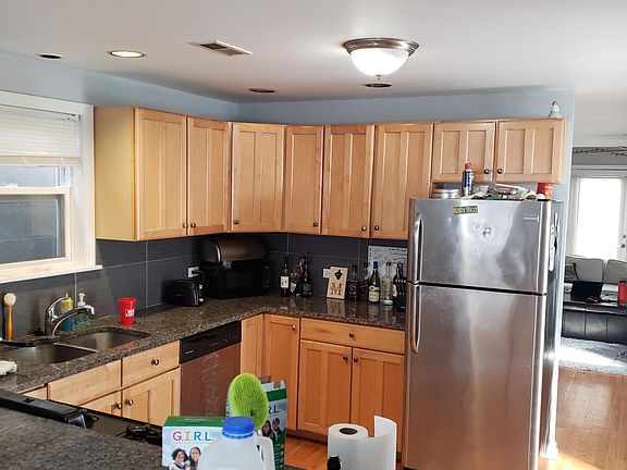 3rd image of 900 N Winchester Ave #Ch
