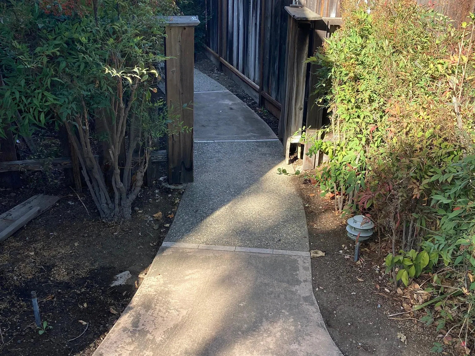 1626 Hollingsworth Dr — Photo 3