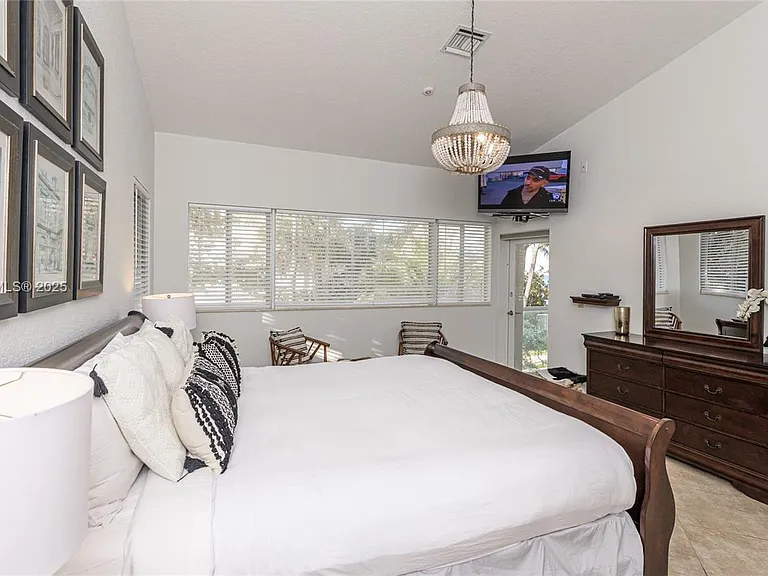 302 Balboa St — Photo 24