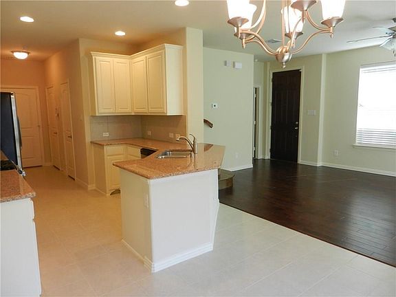 3rd image of 538 Alexandra Ave