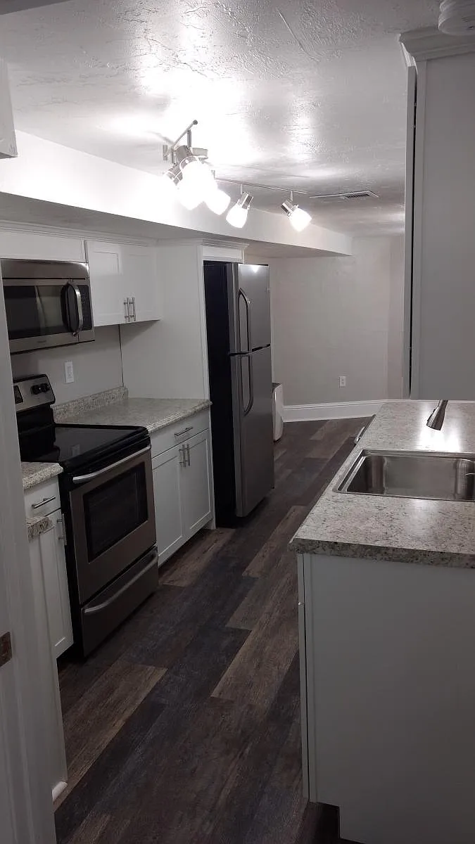 Building Photo - 1119 Chambers Ave #2