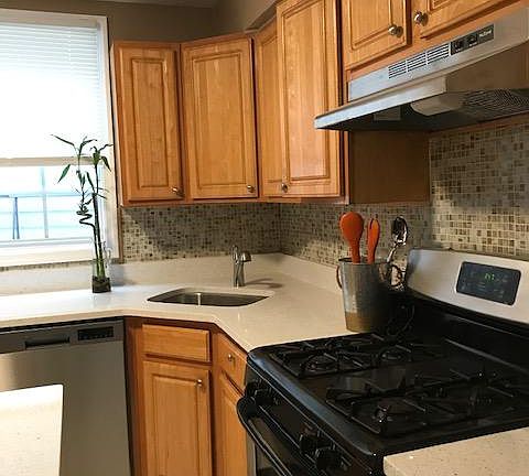 5th image of 2747 Kennedy Blvd #2