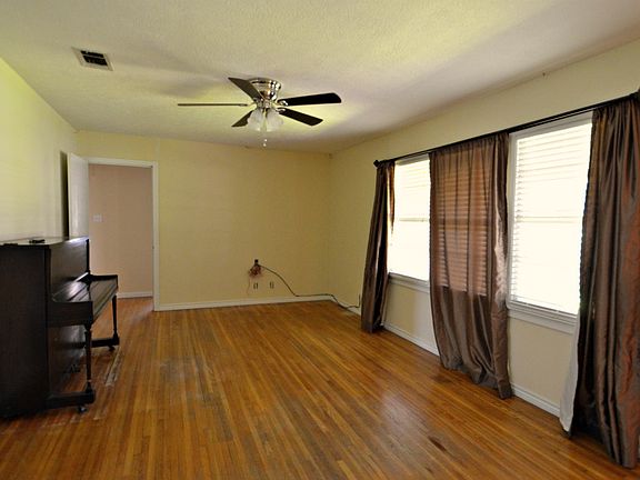 3rd image of 2311 Elgin Ave