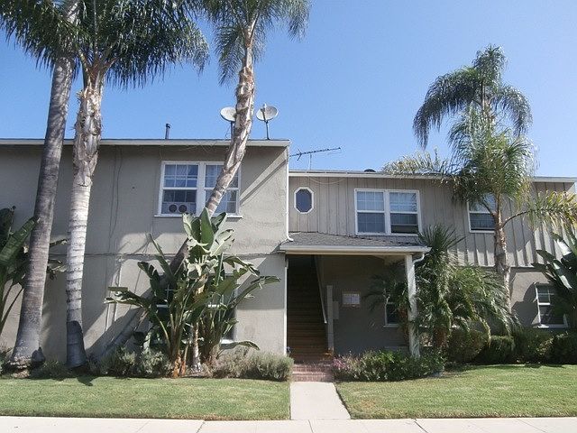1st image of 4503 Hazeltine Ave