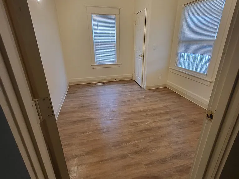 225 N Ashland Ave — Photo 12