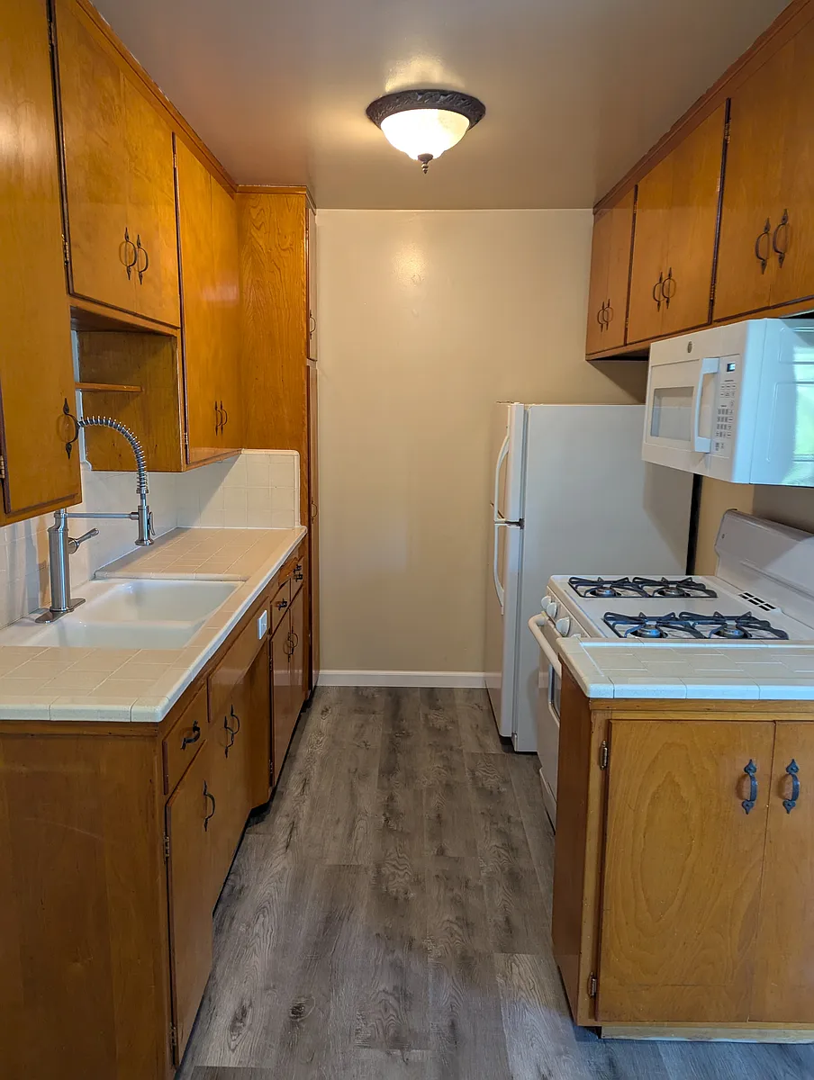 Building Photo - 315 S Primrose Ave #5
