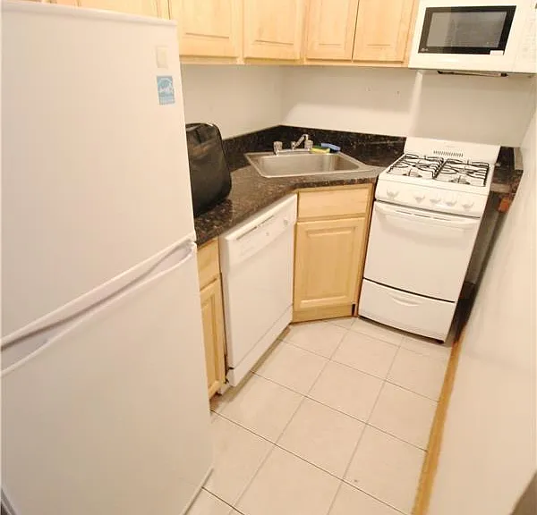 128 W 73rd St #4B — Photo 6