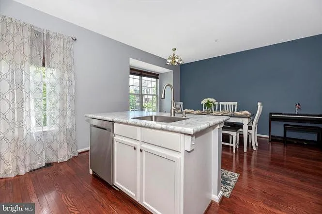 124 Cavenrock Ct — Photo 24
