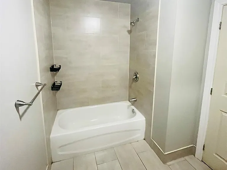 4 Hazelton St — Photo 9