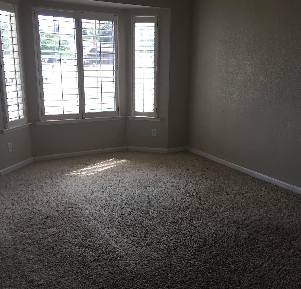 4 bed, 1867 sqft, $2,495 — Photo 1