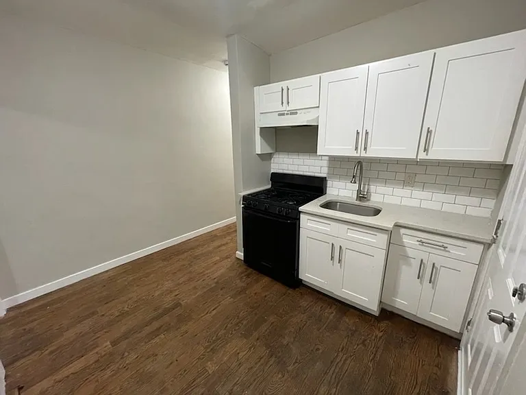 817 18th Ave #2 — Photo 1