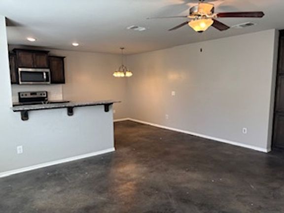 5th image of 118 NE 23rd St #118M