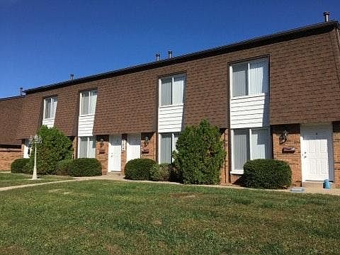 1st image of 704 White Oak Dr APT 1