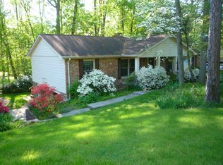 121 Barrington Dr, Oak Ridge, TN 37830