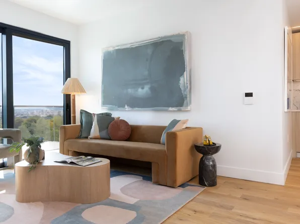 240 Willoughby Street image 4 of 24