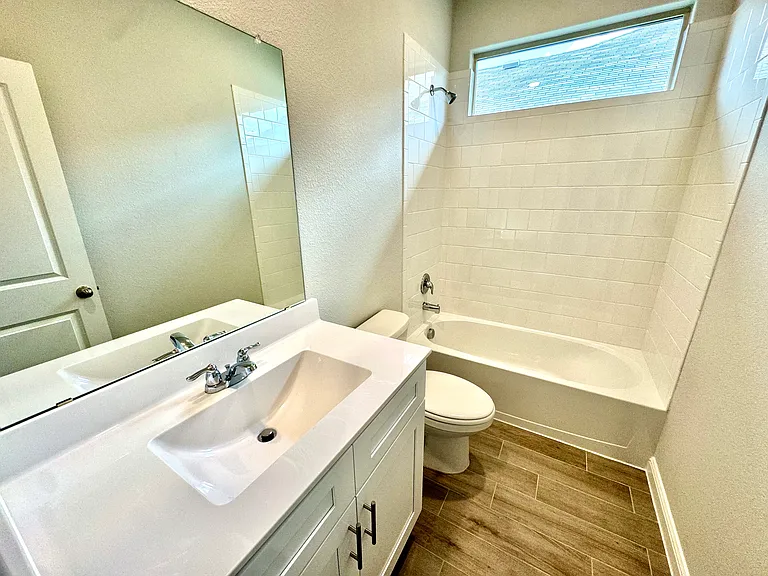 4308 Cornelia St — Photo 15